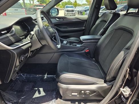 Certified 2025 Jeep Grand Cherokee Altitude AWD/4WD image 3
