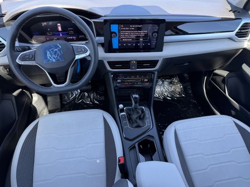 New 2025 Volkswagen Taos SE image 11