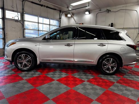 Used 2020 INFINITI QX60 Luxe w/ Essential Package image 29