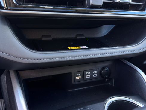 Used 2023 Toyota Highlander XLE image 21