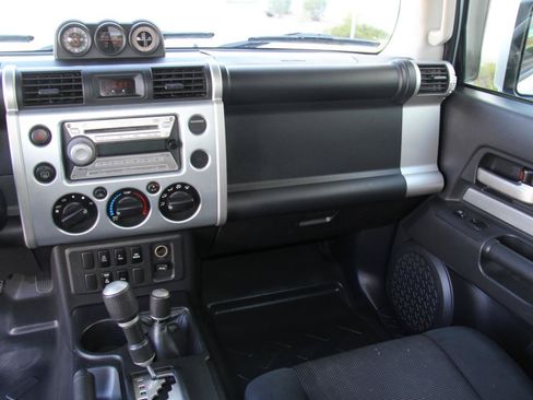 Used 2007 Toyota FJ Cruiser 4WD image 10