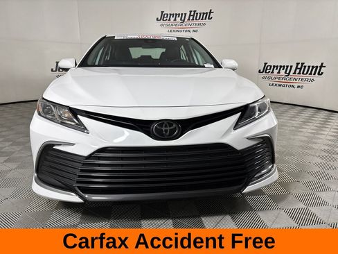 Used 2022 Toyota Camry LE w/ Carpet Mat Package (TMS) FWD image 3