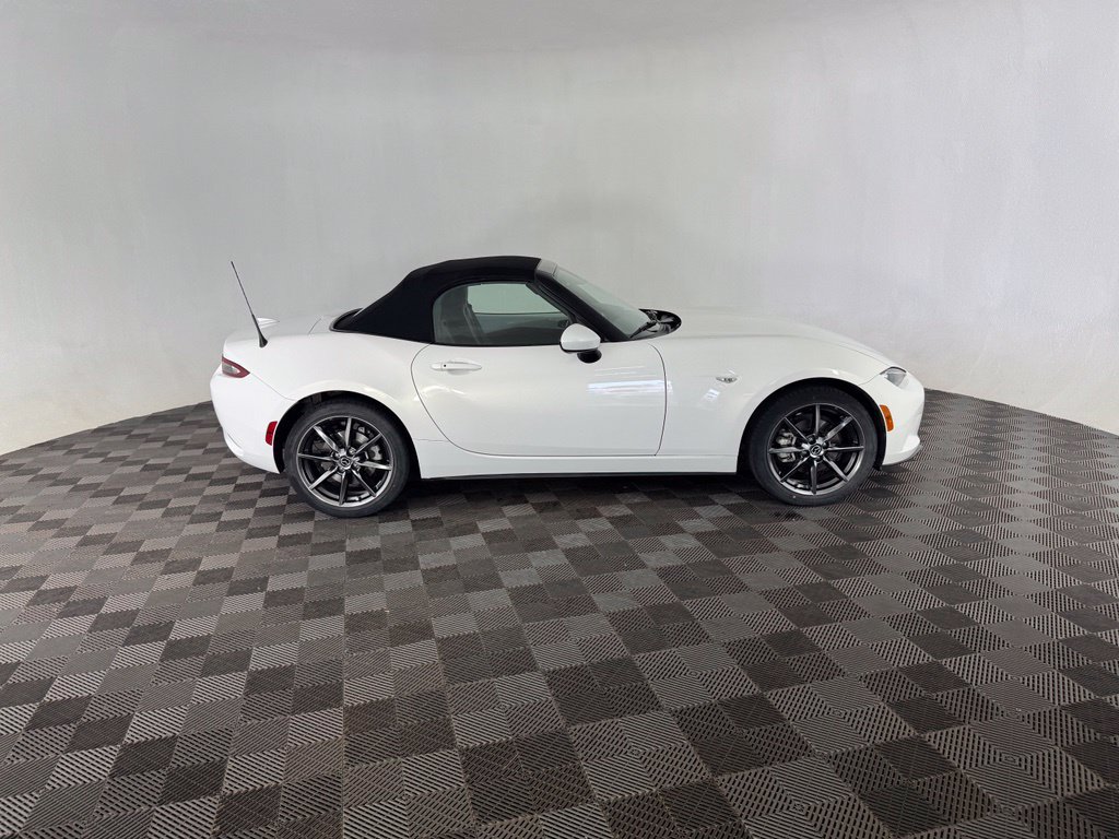 Used 2017 MAZDA MX-5 Miata Grand Touring RWD image 9