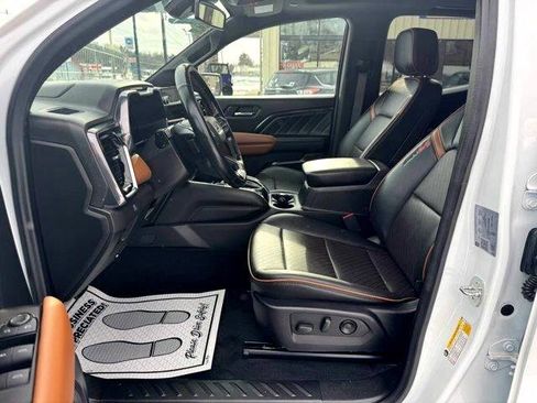 Used 2023 GMC Canyon AT4 w/ AT4 Premium Package image 8