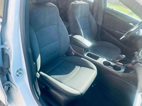 Used 2018 Chevrolet Cruze LT w/ Convenience Package FWD image 20