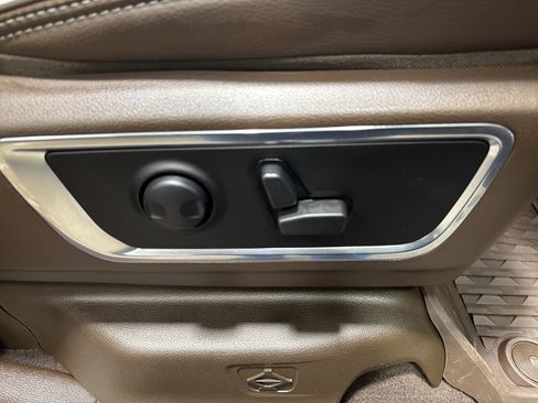 Used 2025 RAM 1500 Laramie image 30