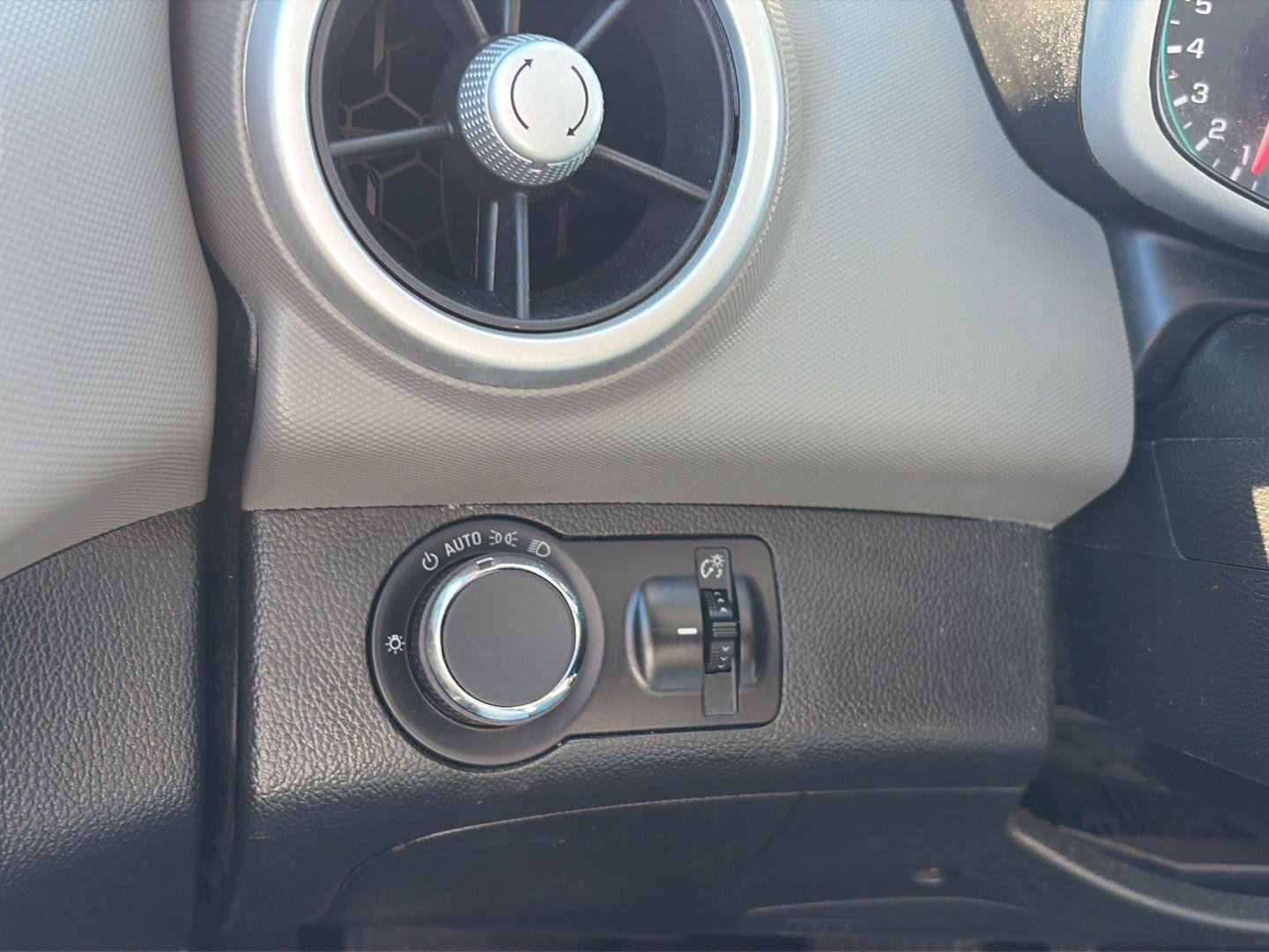 Used 2019 Chevrolet Sonic LT FWD image 26