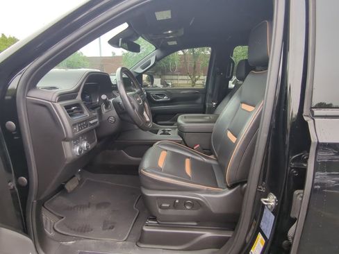 Used 2023 GMC Yukon XL AT4 w/ Technology Package AWD/4WD image 9