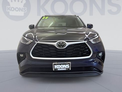 Used 2022 Toyota Highlander XLE AWD/4WD image 4