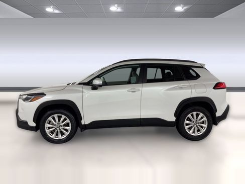 Used 2022 Toyota Corolla Cross LE w/ Moonroof Package AWD/4WD image 2