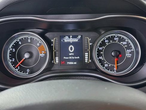 Used 2020 Jeep Cherokee Latitude Plus FWD image 16