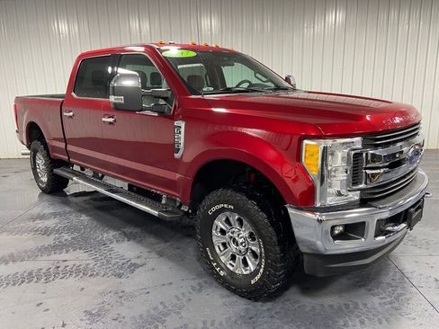 Used 2017 Ford F250 XLT w/ XLT Premium Package image 2