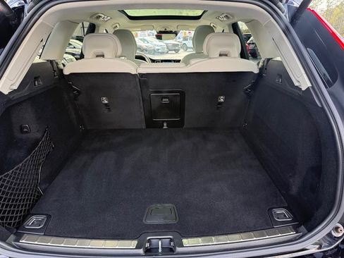 Used 2021 Volvo XC60 T5 Momentum w/ Advanced Package image 13