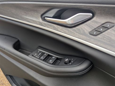 New 2026 Jeep Grand Cherokee Limited image 16