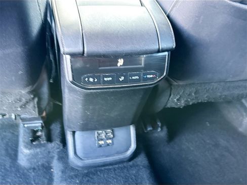 Used 2021 Toyota Highlander LE image 29