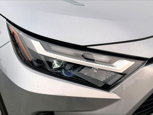 Used 2025 Toyota RAV4 XLE AWD/4WD image 33