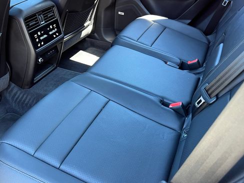 Certified 2025 Porsche Cayenne E-Hybrid AWD/4WD image 19