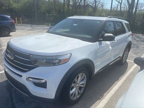 Used 2020 Ford Explorer XLT w/ Equipment Group 202A image 2
