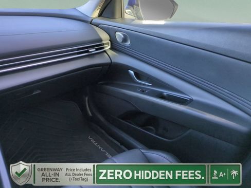 Used 2023 Hyundai Elantra Limited w/ Preferred Accessory Package FWD image 11