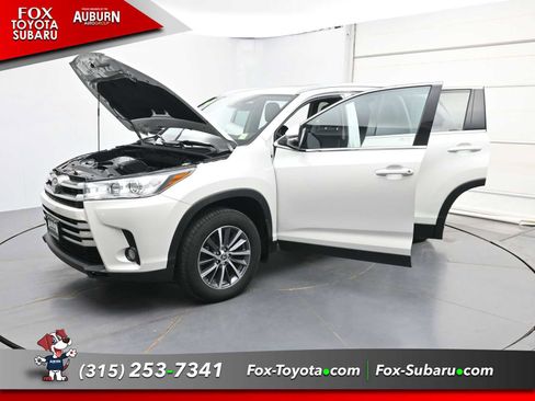 Used 2019 Toyota Highlander XLE AWD/4WD image 43