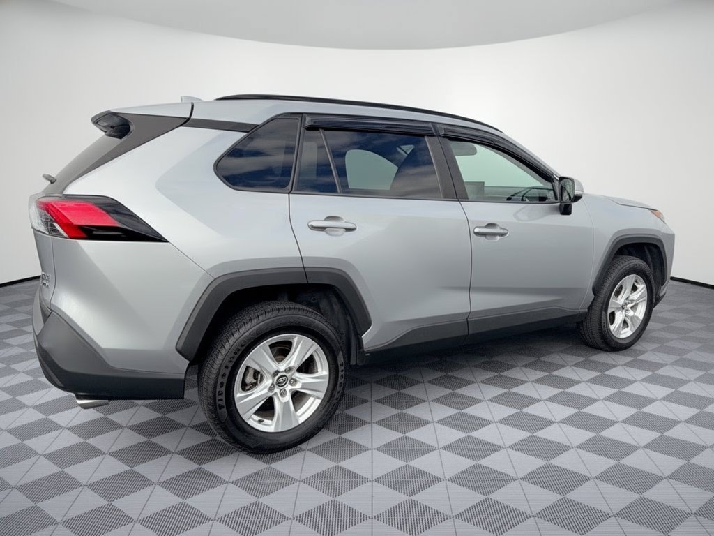 Used 2021 Toyota RAV4 XLE AWD/4WD image 9