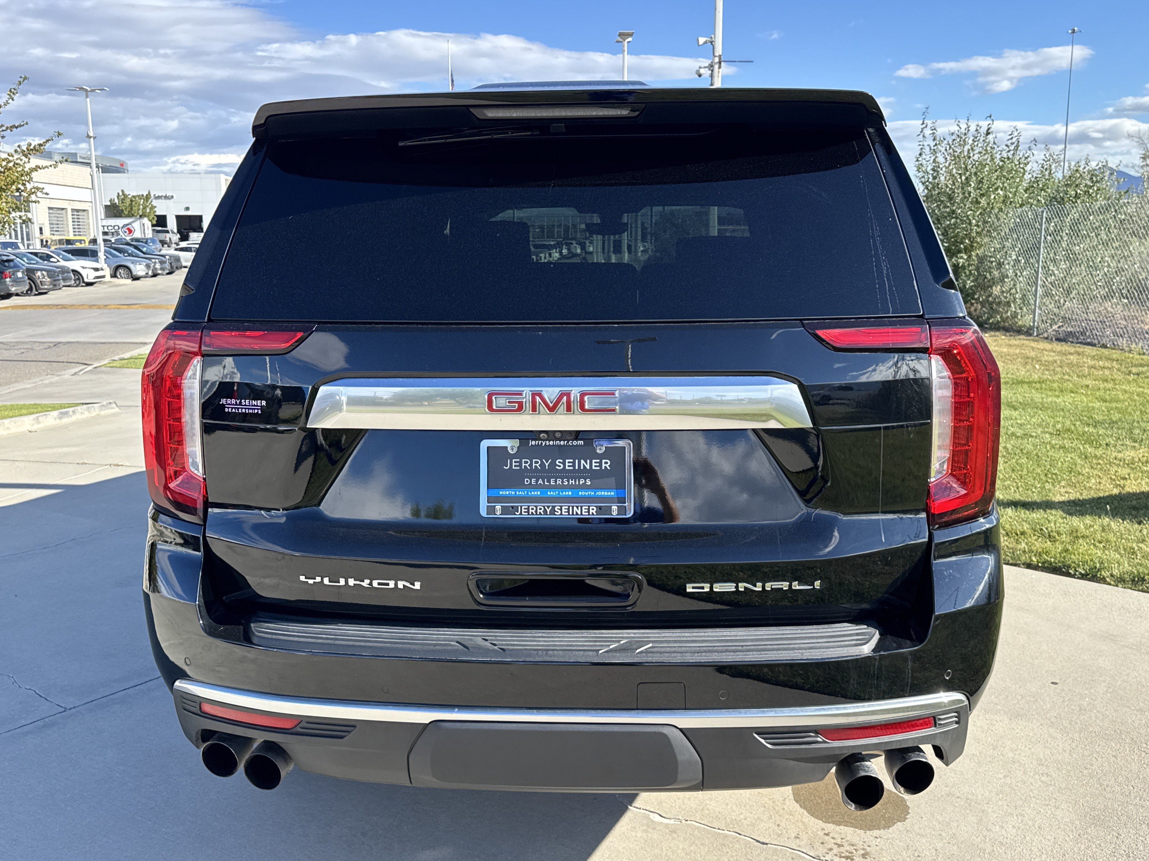 Used 2021 GMC Yukon Denali w/ Denali Ultimate Package AWD/4WD image 4