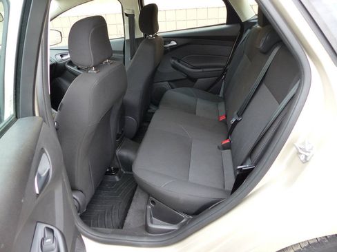 Used 2018 Ford Focus SE FWD image 32