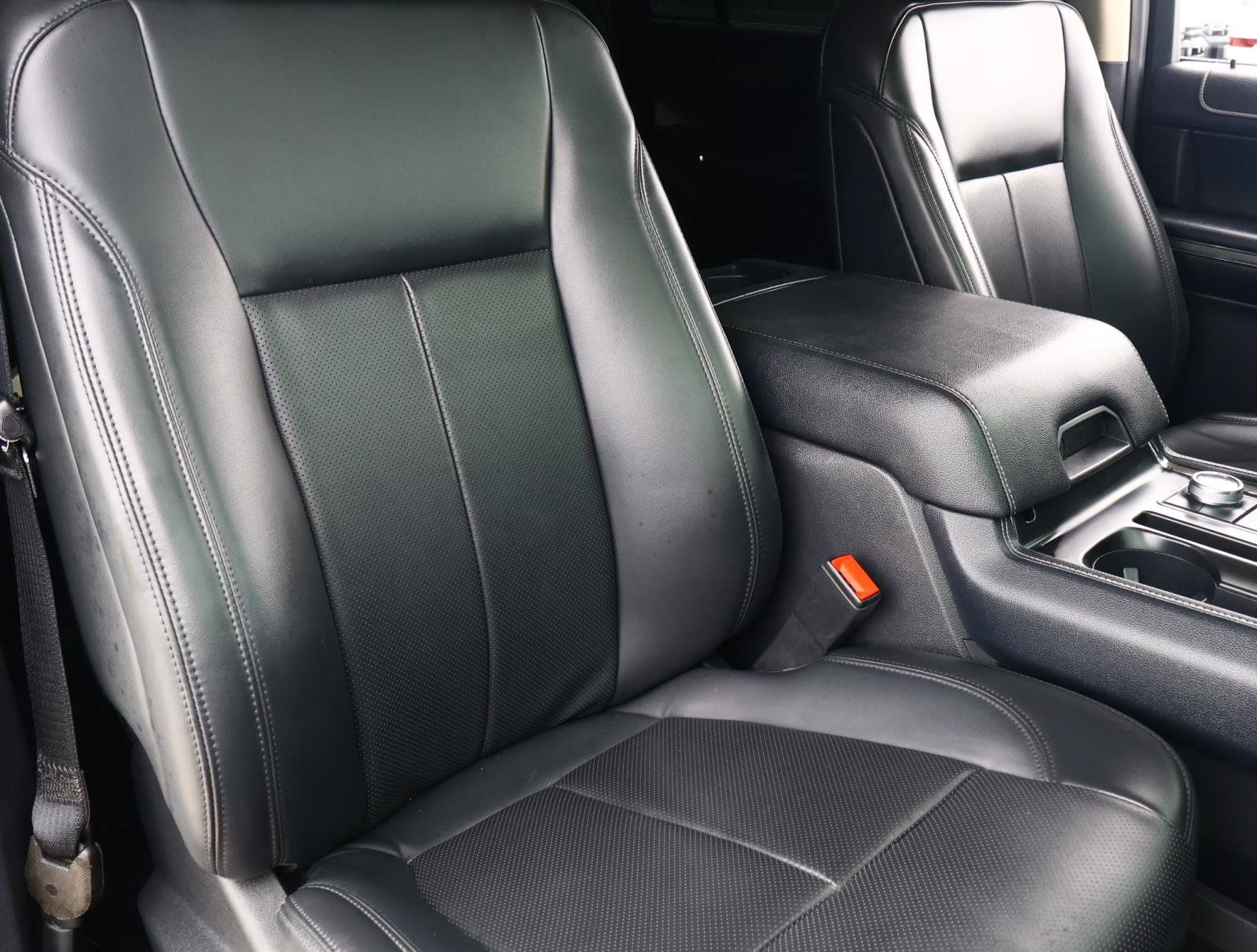 Used 2023 Ford Expedition XLT AWD/4WD image 19
