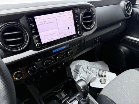 Used 2022 Toyota Tacoma TRD Off-Road image 25