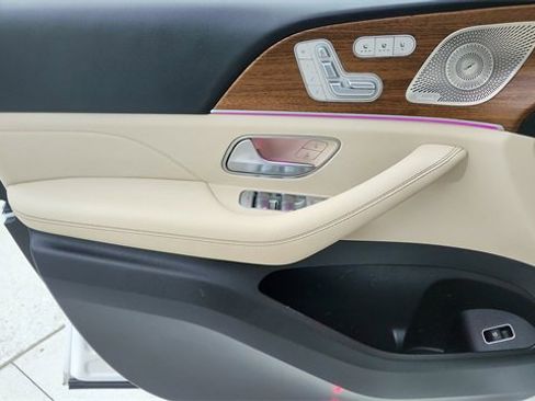 Used 2025 Mercedes-Benz GLE 350 4MATIC w/ AMG Line Exterior image 34