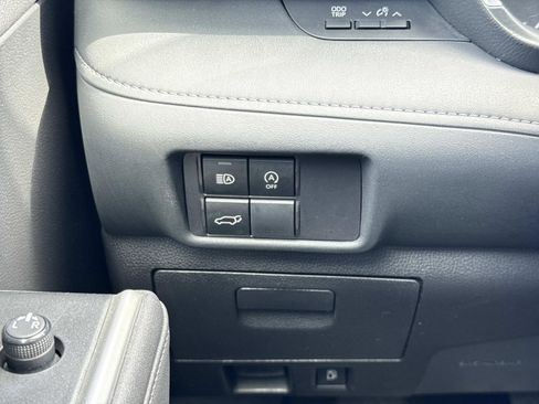 Used 2023 Toyota Highlander XLE image 19