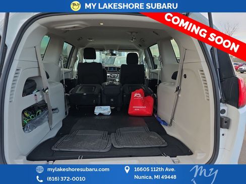 Used 2018 Chrysler Pacifica LX image 11