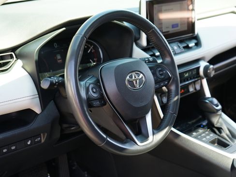 Used 2023 Toyota RAV4 XLE Premium image 18