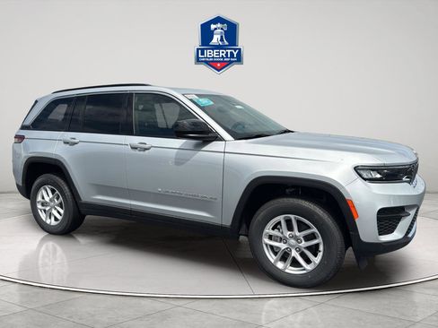 New 2025 Jeep Grand Cherokee Laredo X w/ Luxury Tech Group I AWD/4WD image 14