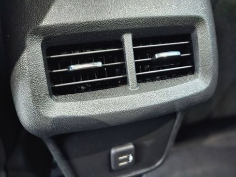 Used 2024 Chevrolet Equinox LT FWD image 31