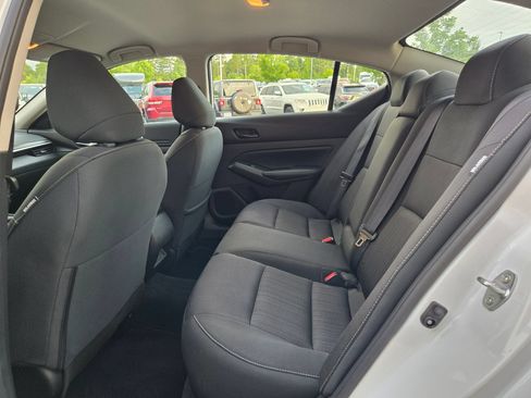 Used 2025 Nissan Altima 2.5 SV FWD image 36