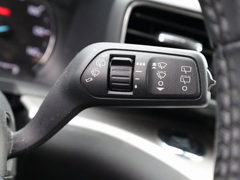 Used 2022 Ford Explorer XLT w/ Equipment Group 202A image 40