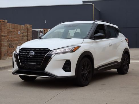Used 2023 Nissan Kicks SR FWD image 2