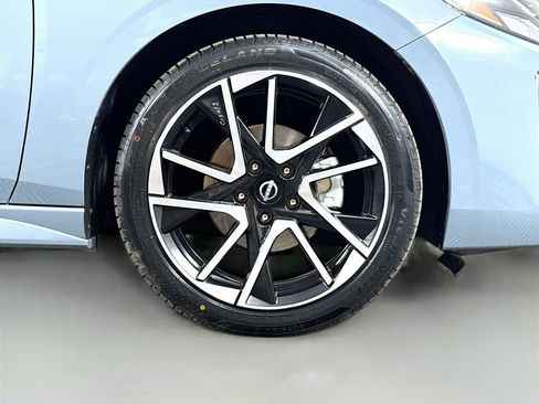 Used 2025 Nissan Sentra SR FWD image 44