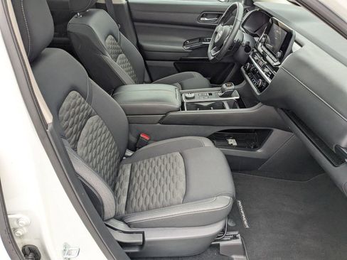 Used 2022 Nissan Pathfinder SV w/ SV Premium Package image 24