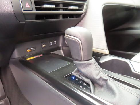 Used 2025 Toyota Camry SE w/ Multimedia Upgrade Package image 26