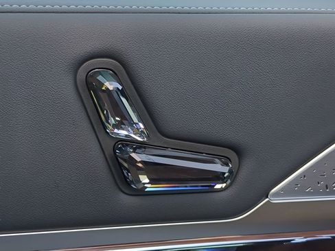 New 2025 BMW 760i xDrive w/ Executive Package image 19