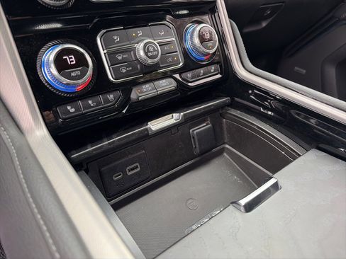 Used 2022 GMC Yukon XL Denali image 18