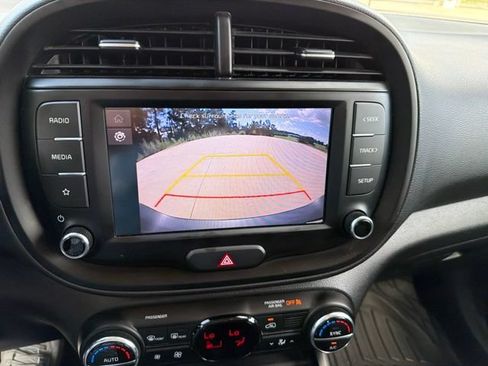 Used 2022 Kia Soul LX FWD image 6