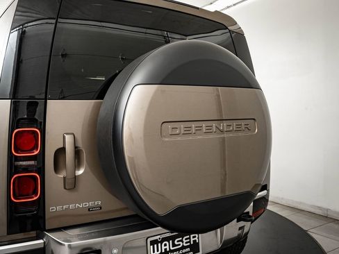 Used 2023 Land Rover Defender 90 SE image 18