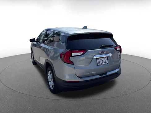 Used 2024 GMC Terrain SLE FWD image 11