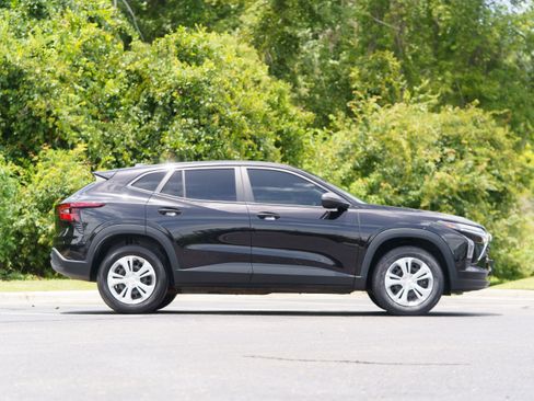 Used 2024 Chevrolet Trax LS FWD image 5