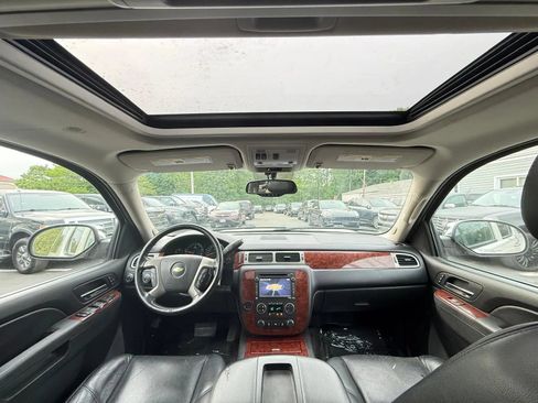 Used 2014 Chevrolet Suburban LTZ AWD/4WD image 17