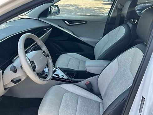 Used 2023 Kia Niro Wave w/ Wave Preserve Package FWD image 8
