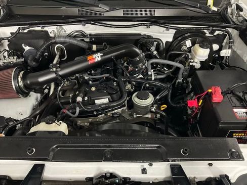 Used 2018 Toyota Tacoma SR image 9